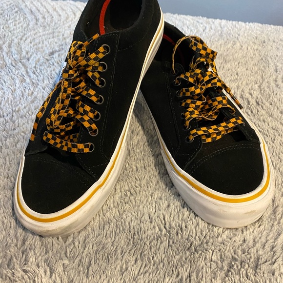 VANS - Picture 4 of 5